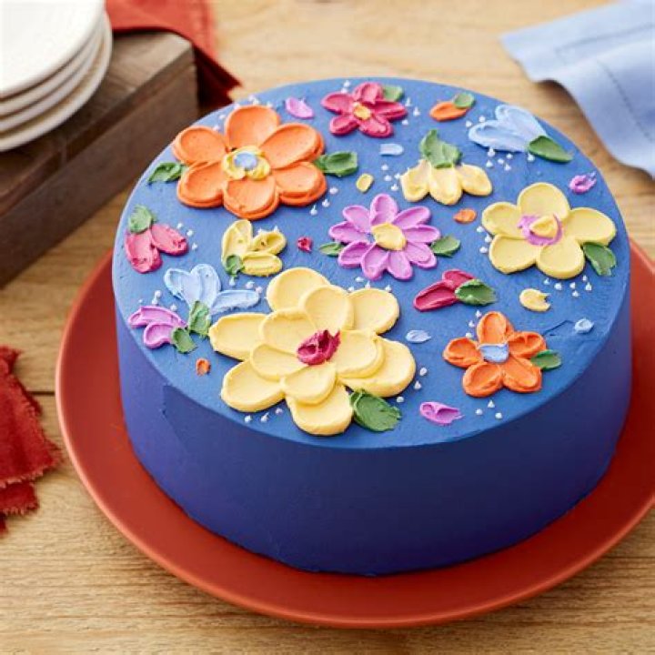 Can you decorate a buttercream cake with fondant