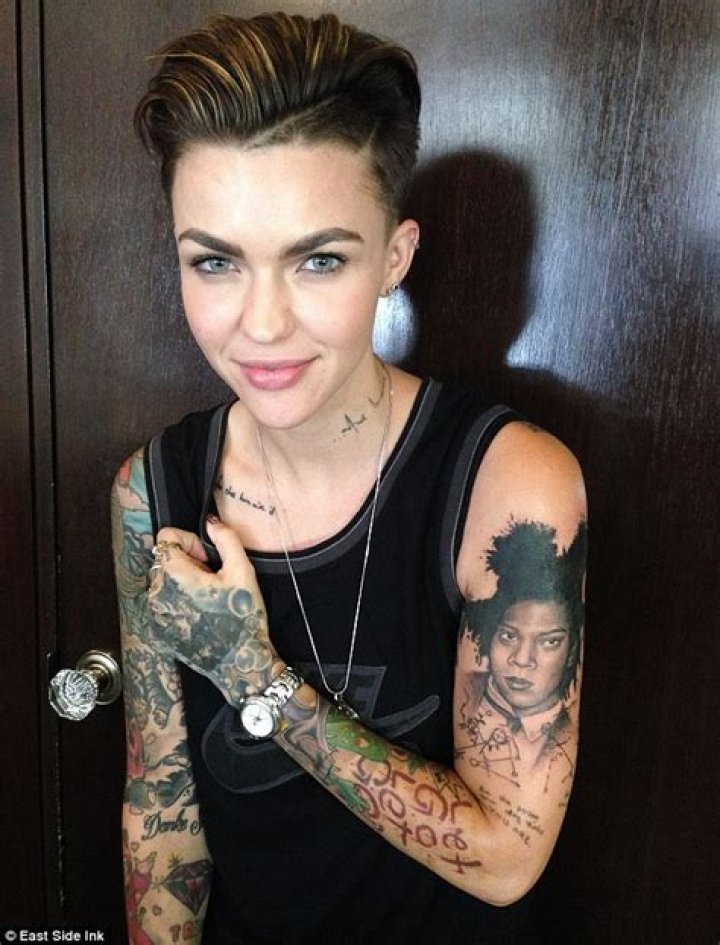 Emma Mackey: dating, net worth, tattoos, smoking & body measurements