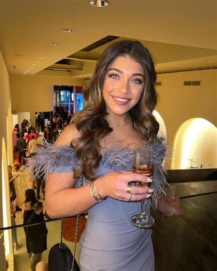 Gia Giudice Age, Birthday, Net Worth, New House, College, Song, TikTok, Acting