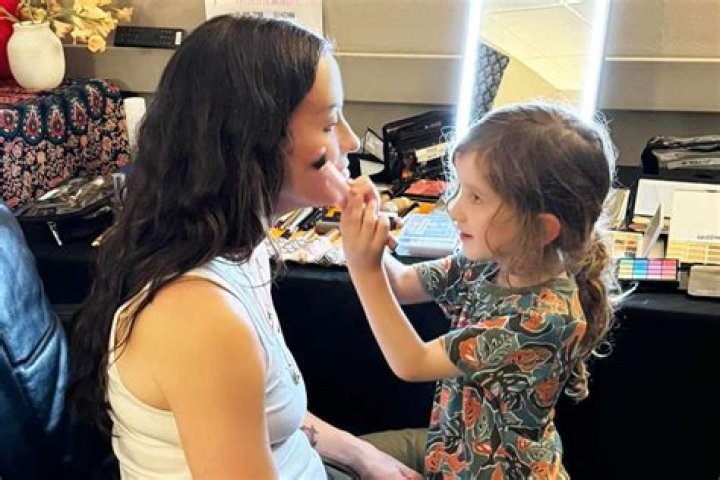 How many husbands has Alanis Morissette had? Does Alanis Morissette have a daughter?
