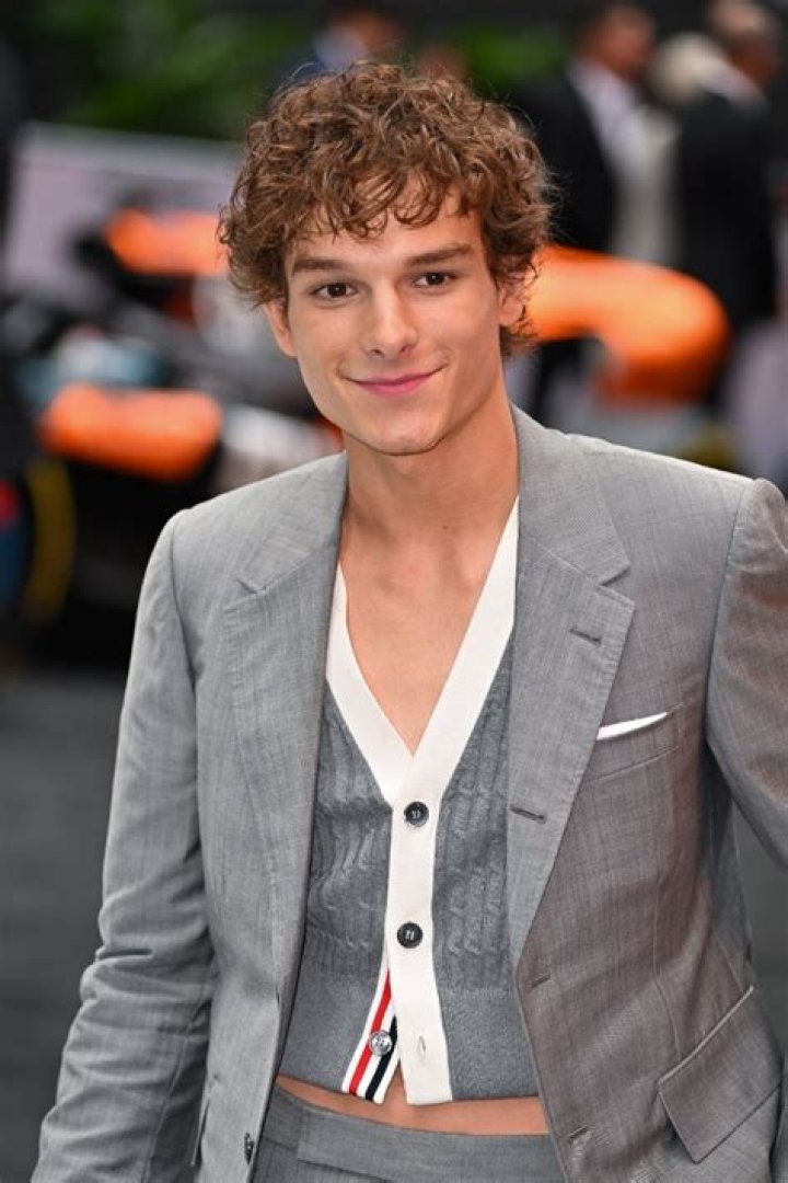 Hudson Thames Wikipedia: Everything On What If Cast Girlfriend