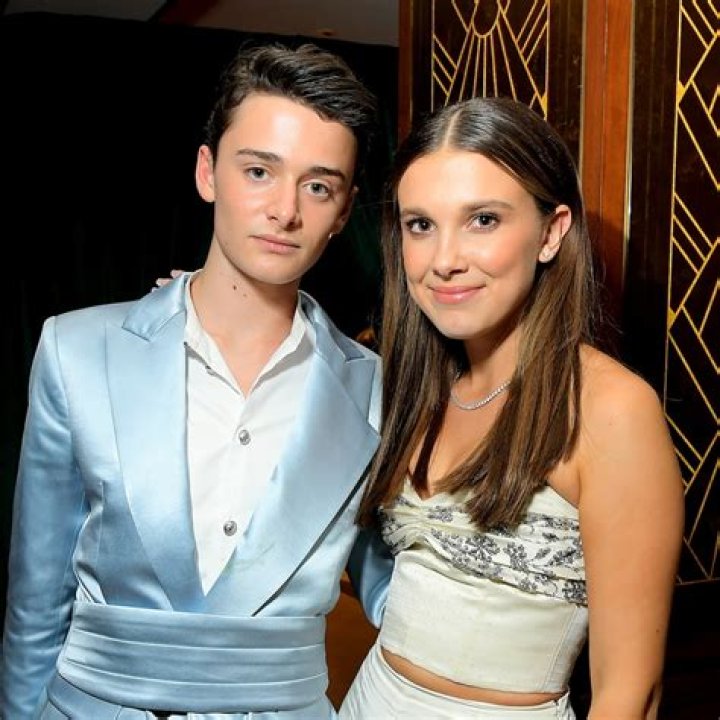 Is Noah Schnapp twin? Are Chloe and Noah twins? What is Noah Schnapp’s twins name?