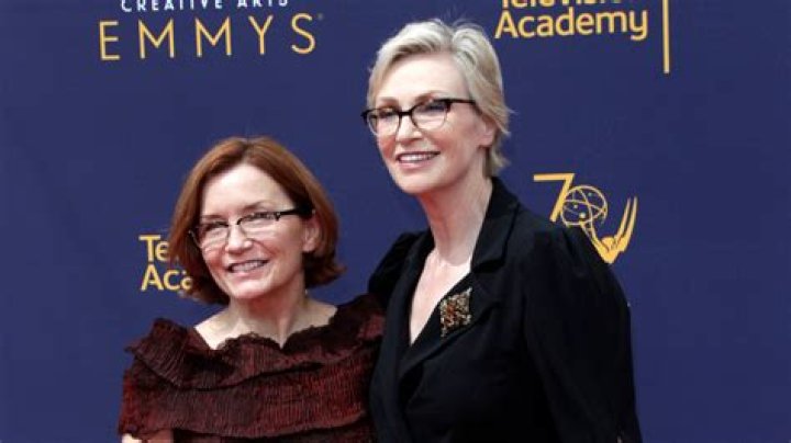 Jane Lynch: dating, net worth, tattoos, smoking & body measurements