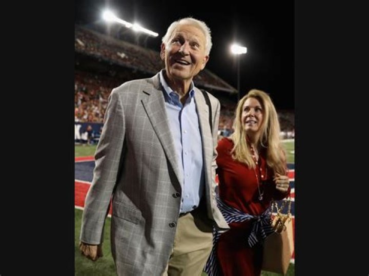 Kelly Pugnea: Coach Lute Olson Wife, Age, Wiki, Biography, Family