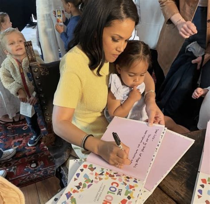 Laura Harris Bio, Age, Family, Husband, Kids, Salary, NBC 5, CNN, Net Worth