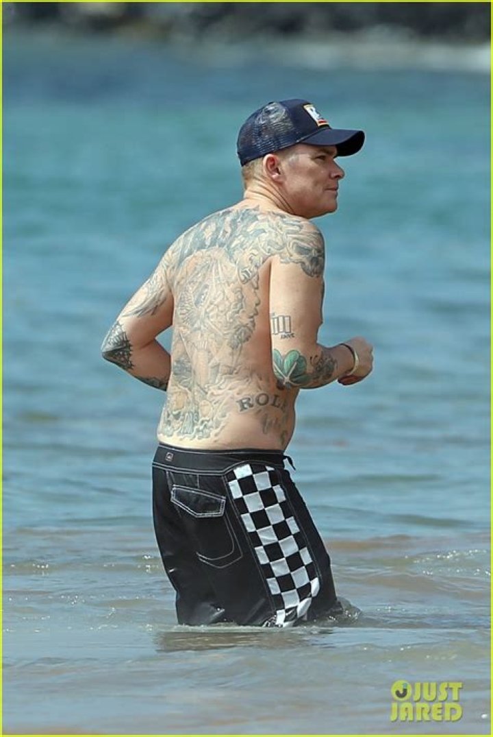 Mark Foster: Wife, net worth, tattoos, smoking & body facts