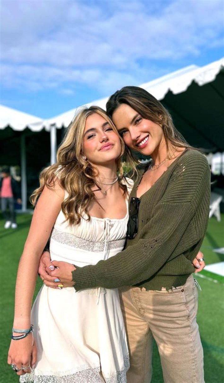 Meet Aline Ambrosio: Alessandra Ambrosio Sister On Instagram: Her Family & Net Worth Explored
