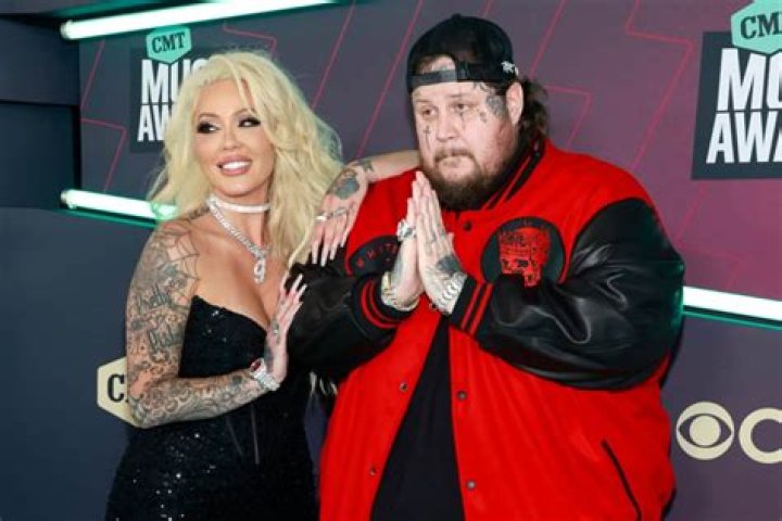 Shay Carl: Wife, net worth, tattoos, smoking & body facts
