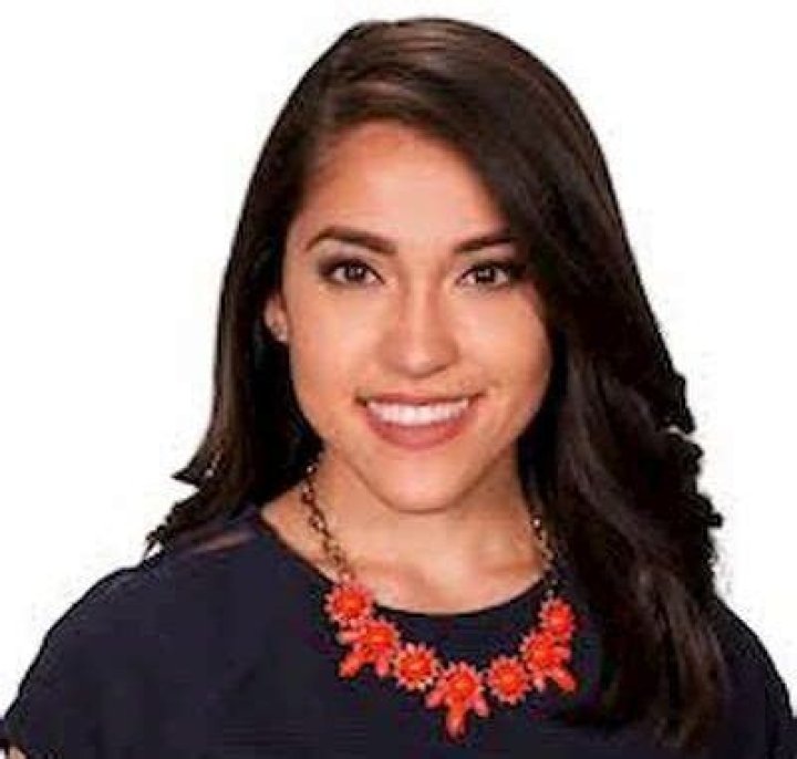 Stephanie Olmo Bio, Age, Twin, Husband, Salary, Net Worth, Fox 10 News