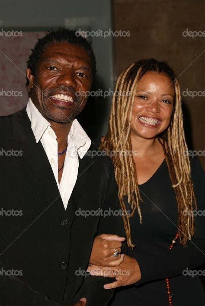 Vondie Curtis-Hall Bio, Wiki, Age, Height, Family, Wife, Movies and Net Worth.