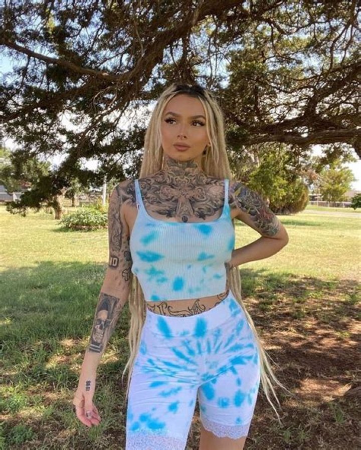 Zhavia Ward: Boyfriend, net worth, tattoos, smoking & body measurements